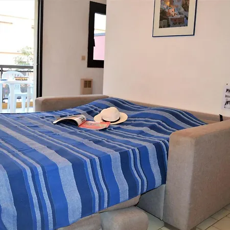 Climatise, 4 Couchages, A 2 Pas De La Au Lavandou - Fr-1-251-93