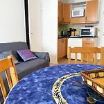 Climatise, 4 Couchages, A 2 Pas De La Au Lavandou - Fr-1-251-93 Apartment