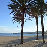 Climatise, 4 Couchages, A 2 Pas De La Au Lavandou - Fr-1-251-93