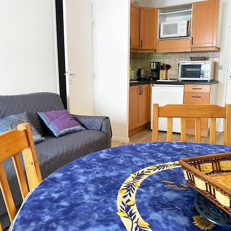 Climatise, 4 Couchages, A 2 Pas De La Au Lavandou - Fr-1-251-93 Apartment
