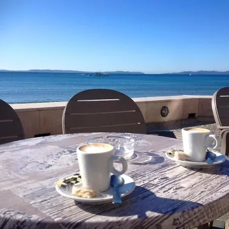 Climatisé, 4 Couchages, à 2 Pas De La Au Lavandou - Fr-1-251-93 * Le Lavandou